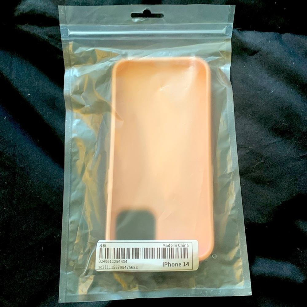 Light pink iPhone 14 case. Brand new.